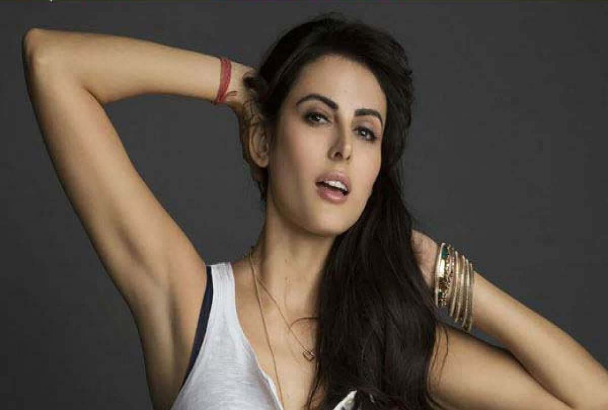 Mandana Karimi Quits Instagram After Getting Trolled For Her Bold Photos