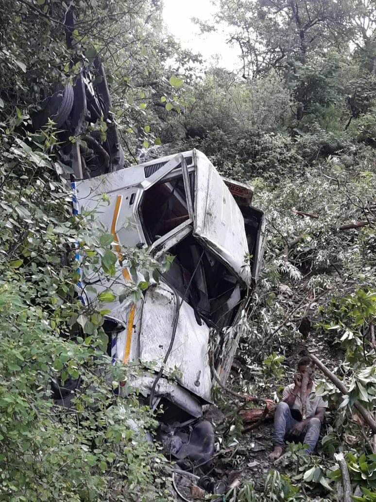 max vehicle fell into gorge at mussoorie