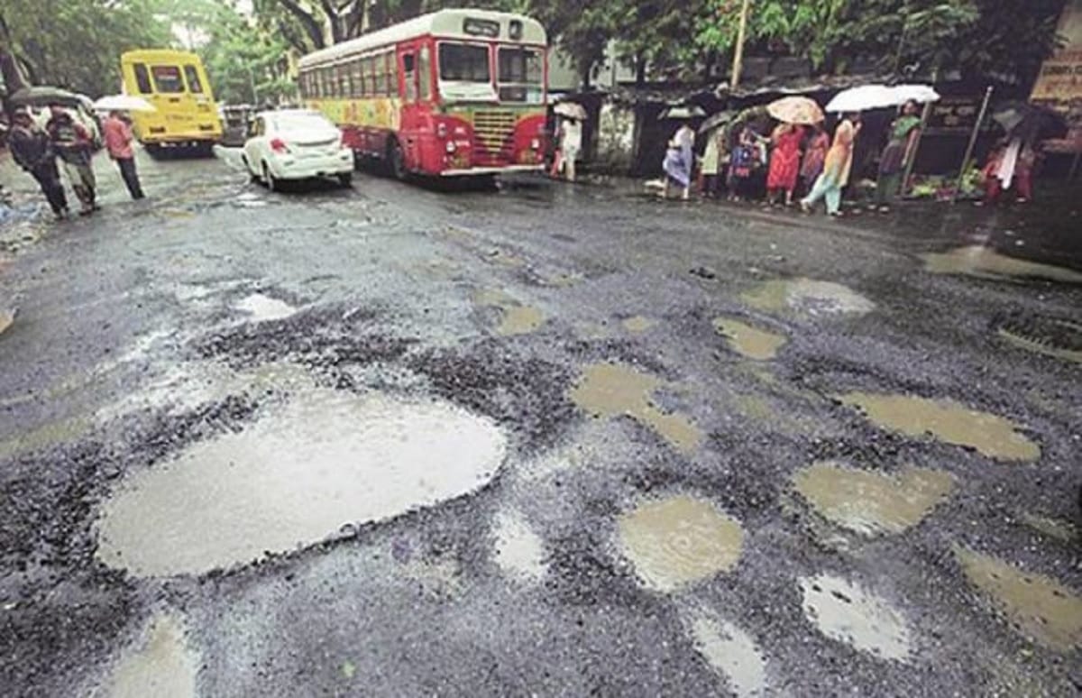 Mumbai police has arrested 8 persons belonging to MNS undercharges of damaging public property