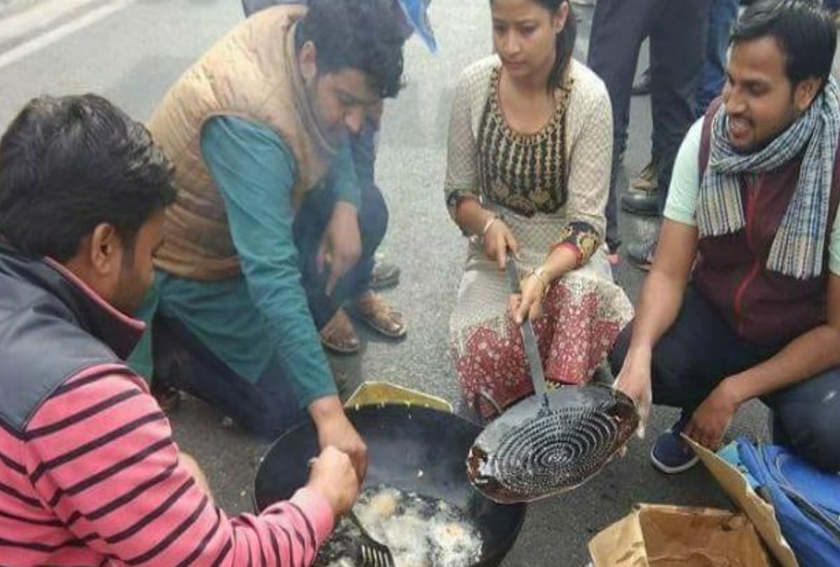 jnu mphil student order to shift hostel and fined 20 thousand each for making pakoras