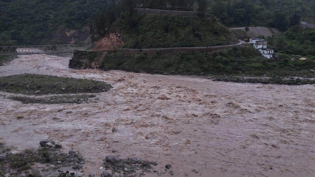 buildings flows in river yamuna at yamunotri dham