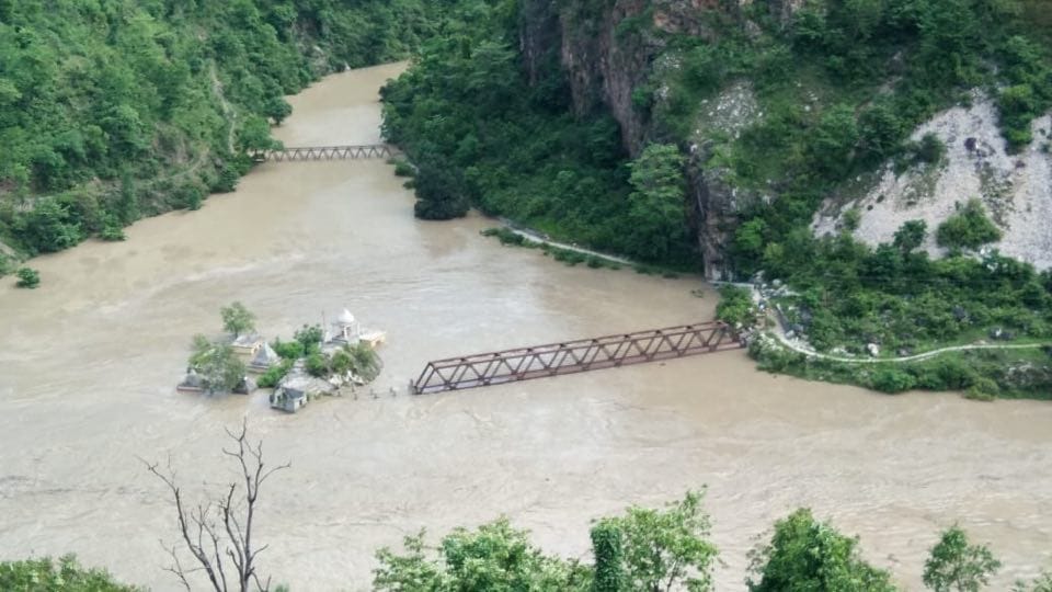 buildings flows in river yamuna at yamunotri dham