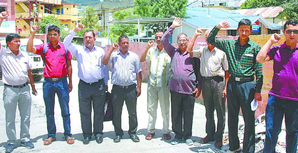 People fury to stop the work of Bathauli road