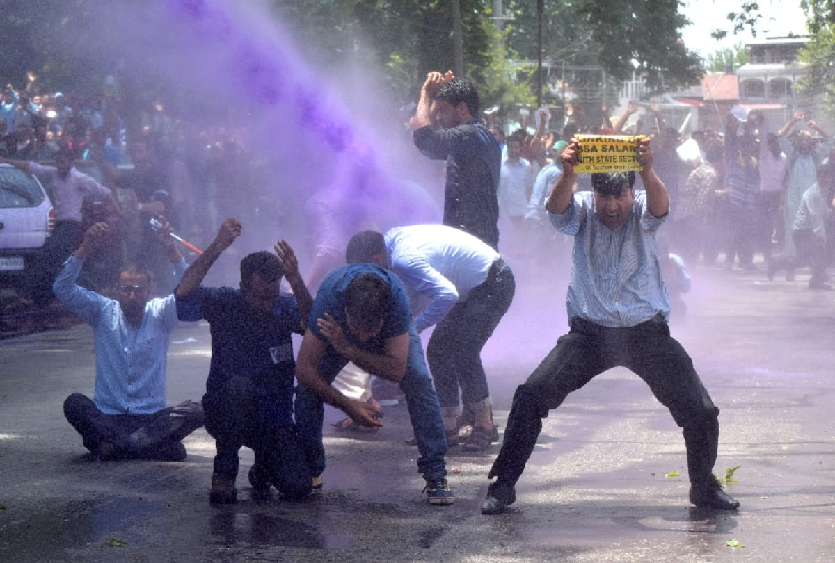 teachers protest in srinagar for seventh pay commission and other rights