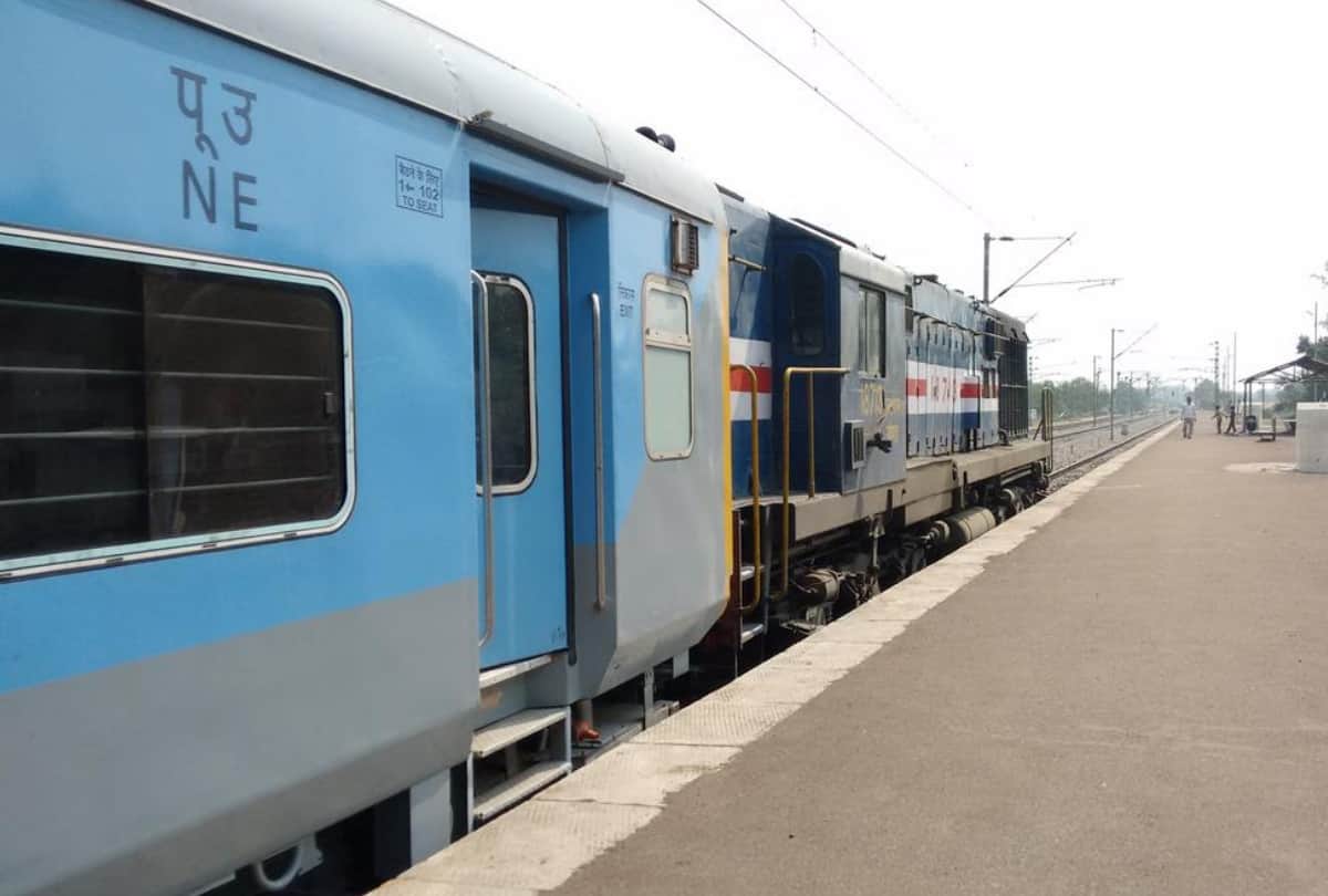 Railway gives tickets for 108 passengers in 90 seats bogie of badshahnagar intercity