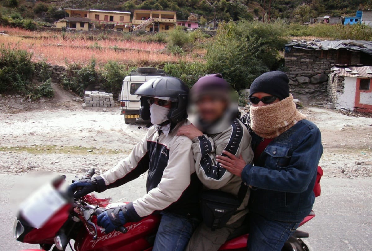 amarnath pilgrims caught in jammu kashmir taking dead body on bike to punjab