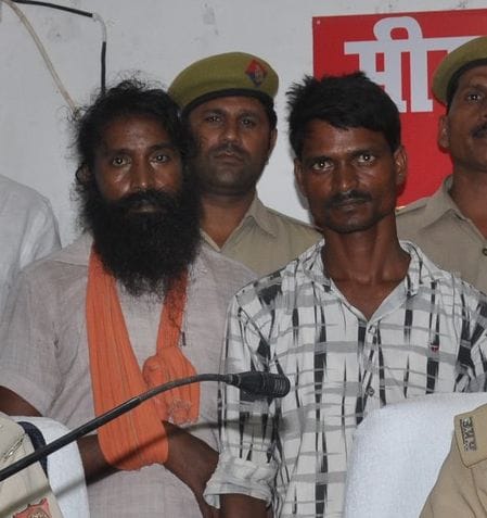 25 हजार के इनामी बदमाश समेत दो को पुलिस ने दबोचा