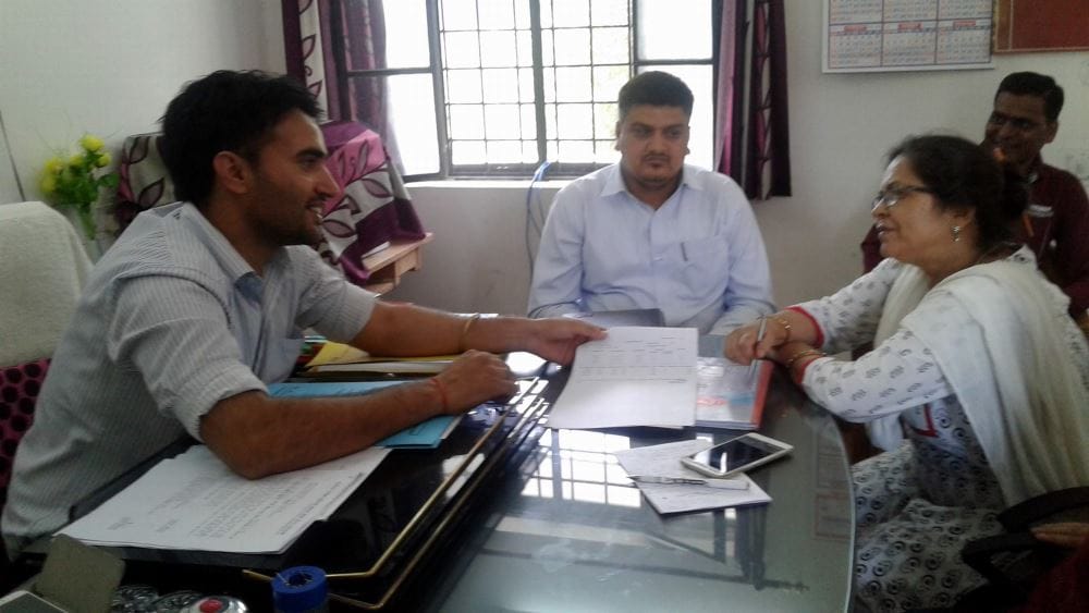 uttara pant bahuguna reached Sub divisional education officer office uttarkashi
