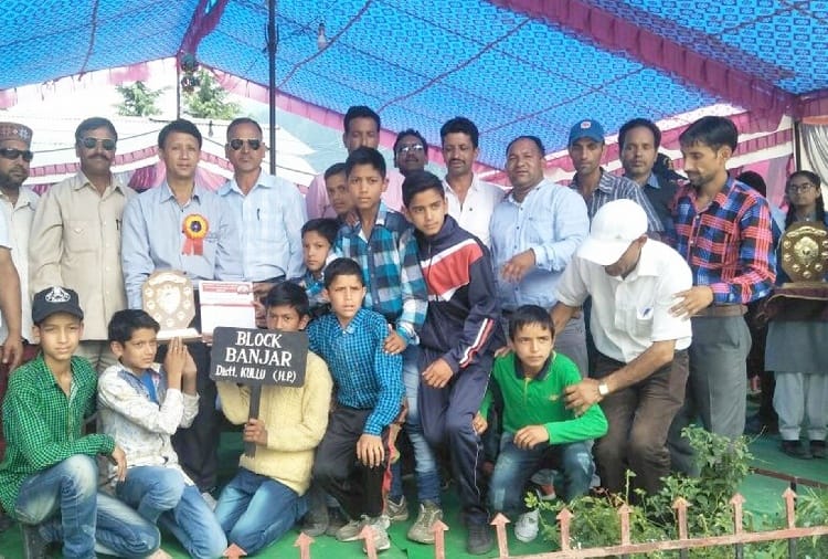 वॉलीबाल में आनी के छात्र, नग्गर की छात्राएं प्रथम