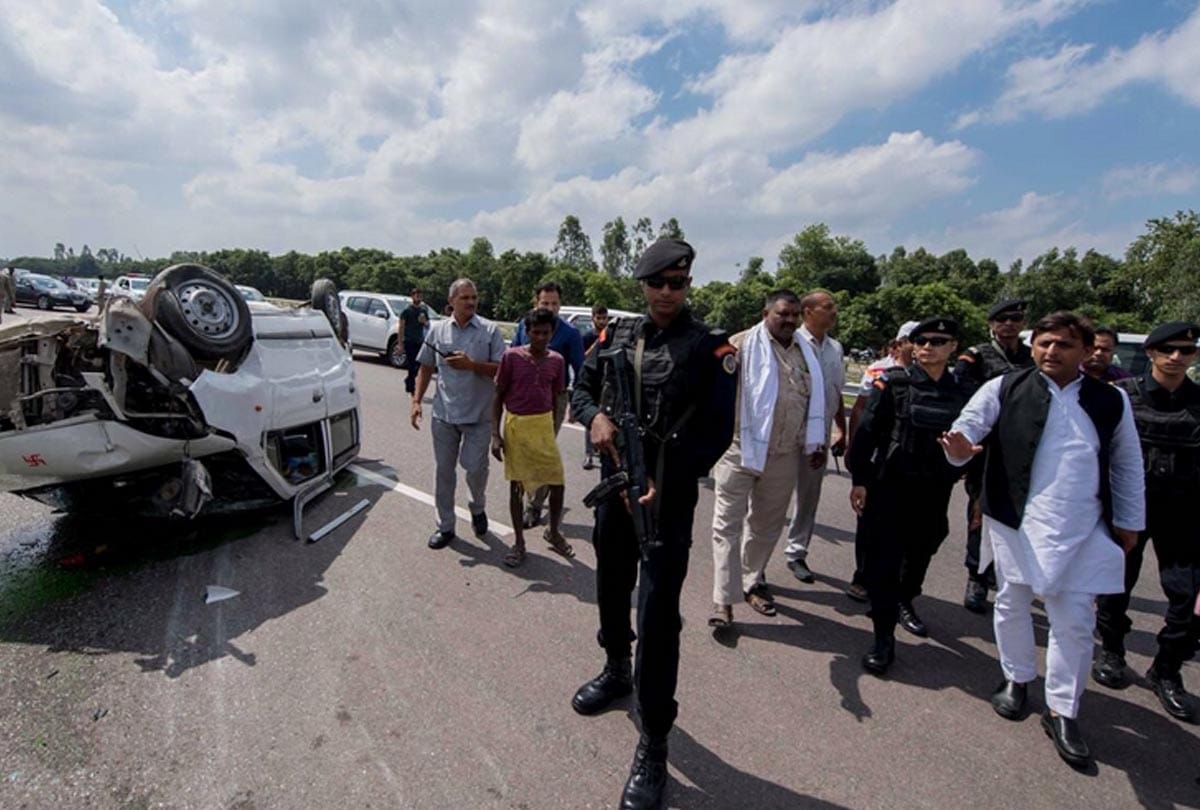 Former CM Akhilesh Yadav sent injured traveller to hospital