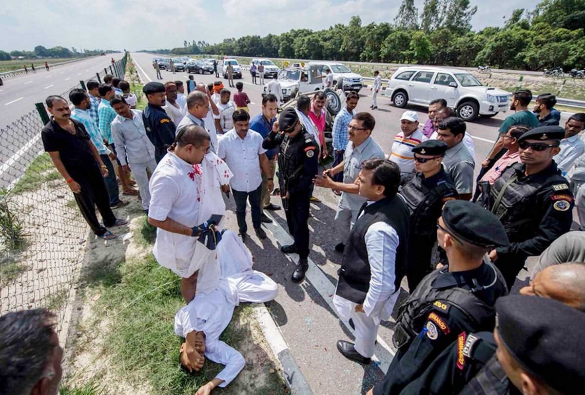 Former CM Akhilesh Yadav sent injured traveller to hospital