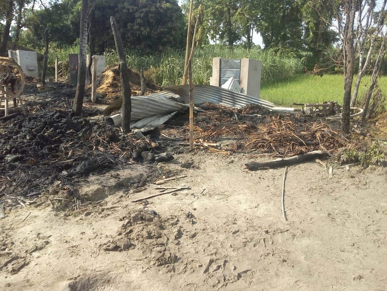 Fire burns, three cottage burns