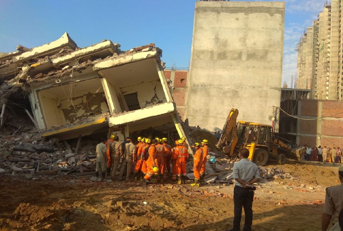 Inviting the accident many villages of Greater noida West buildings are being illegal construction