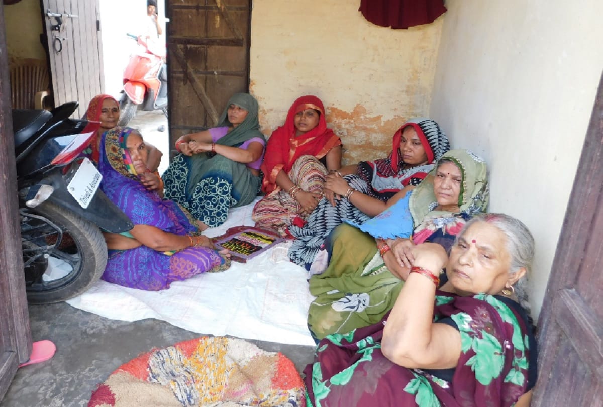 shahberi building collapsed four dead body Found of ONE family buried in rubble 	