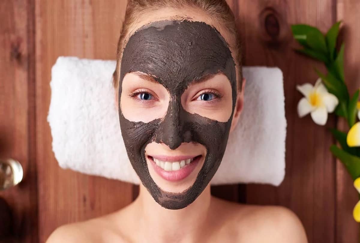 Skin care tips: treat oily forehead problem with these tips