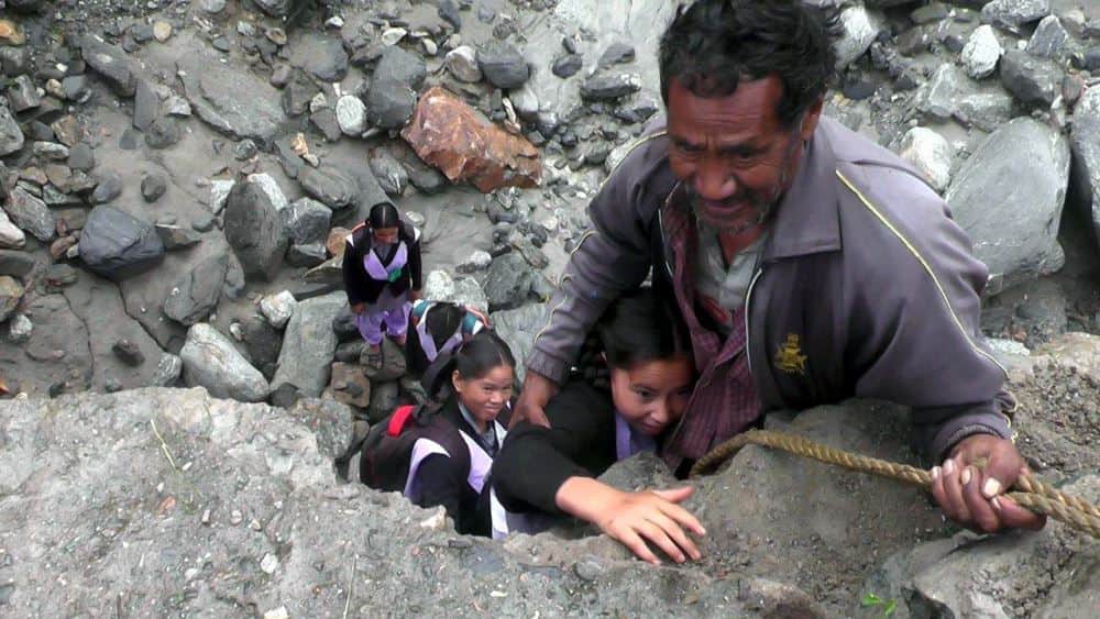 after cloud burst in chamoli student and public helpless to give their life in danger