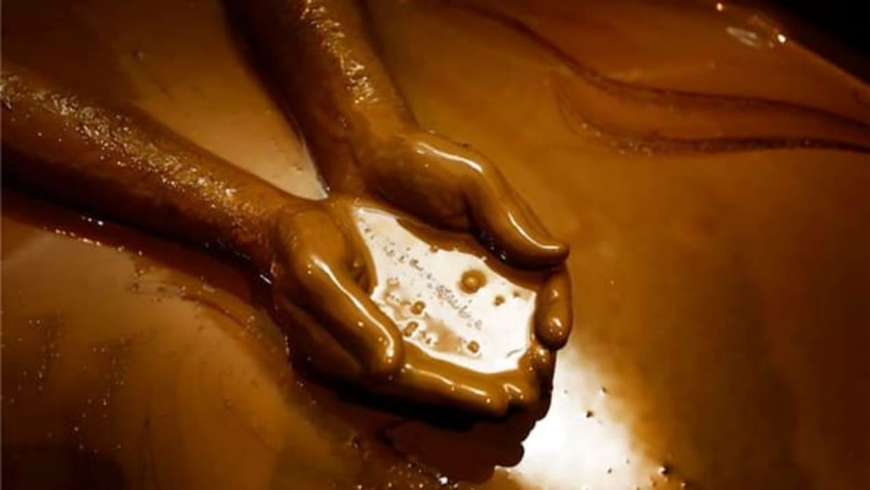 Dangerous method for treatment, patients bath in crude oil