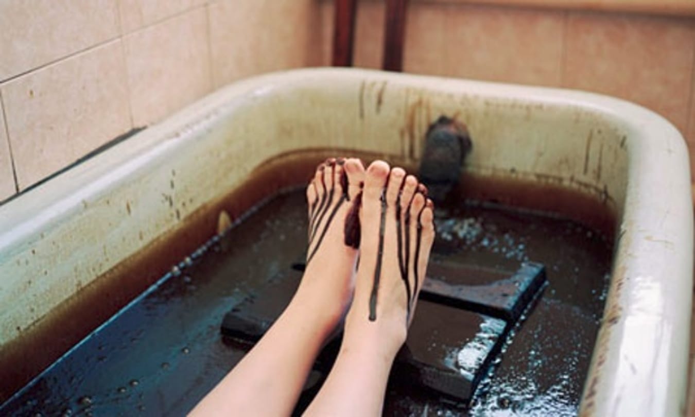 Dangerous method for treatment, patients bath in crude oil