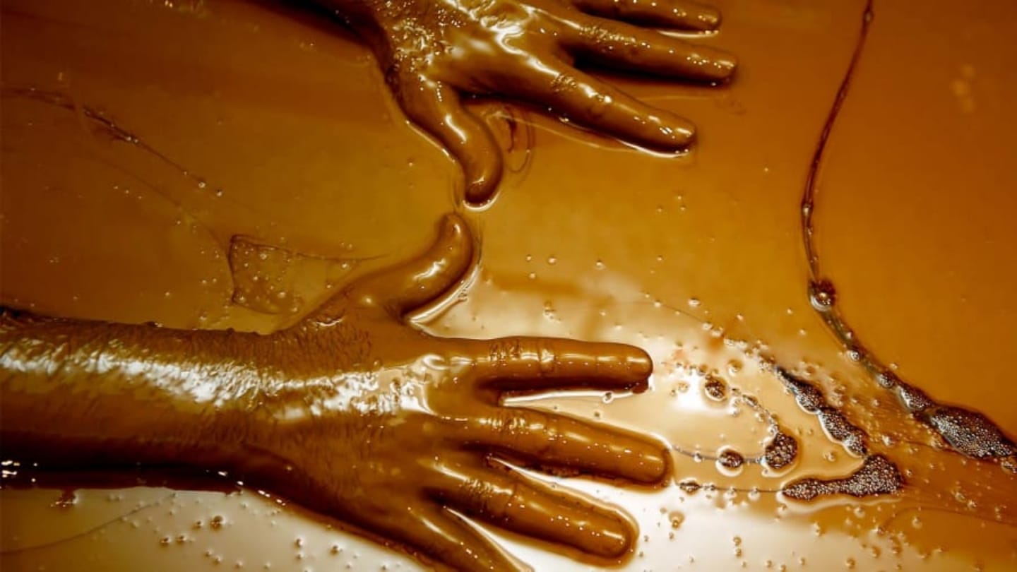 Dangerous method for treatment, patients bath in crude oil
