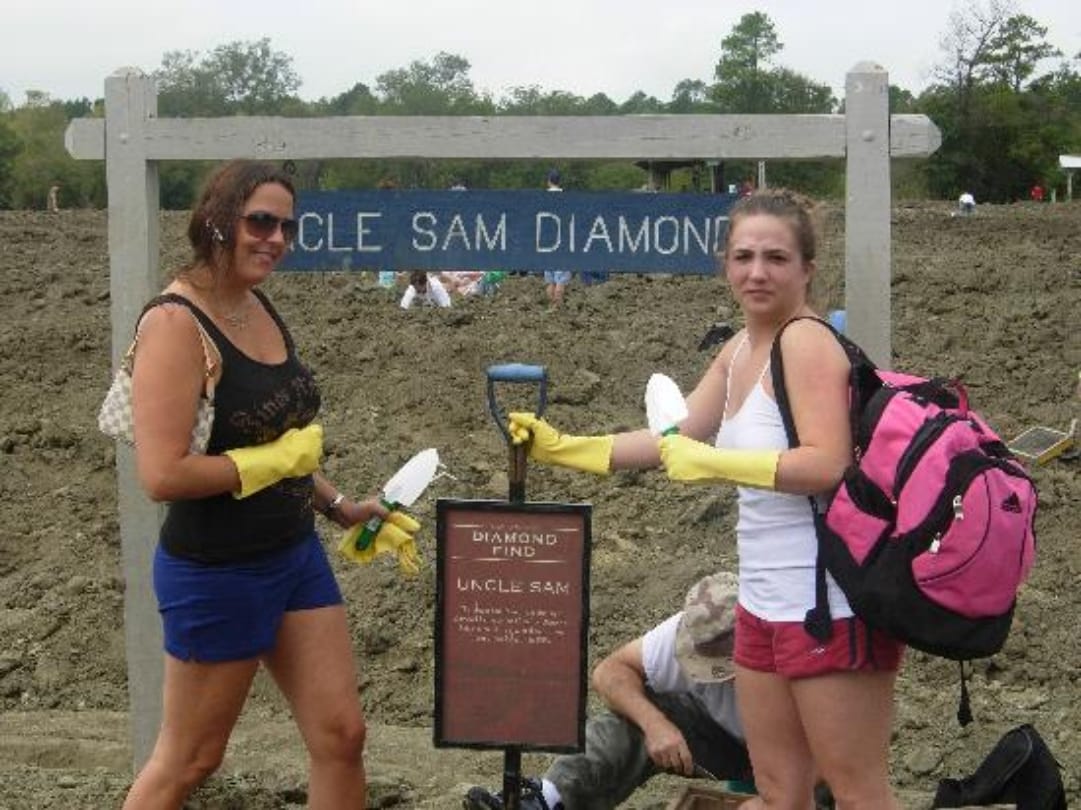 Anyone who want diamond can come Diamonds Mine near Murfreesboro in America
