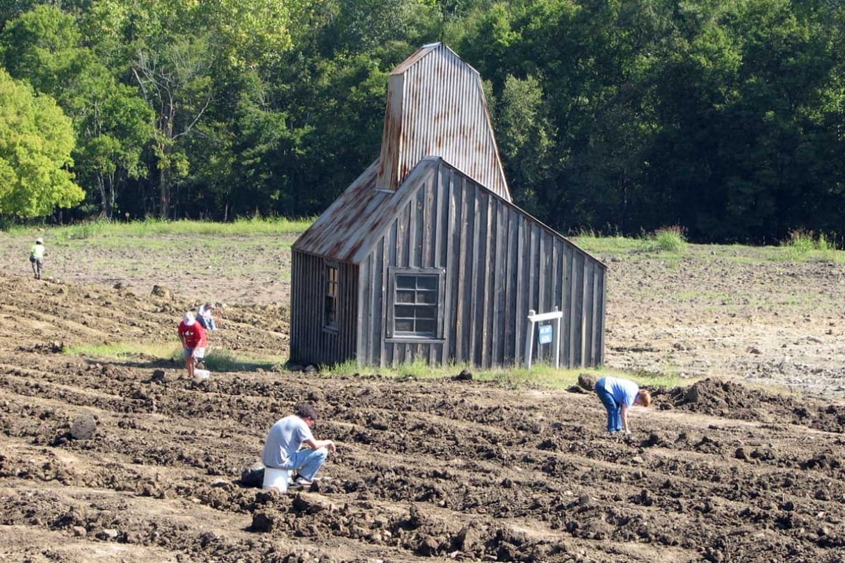 Anyone who want diamond can come Diamonds Mine near Murfreesboro in America