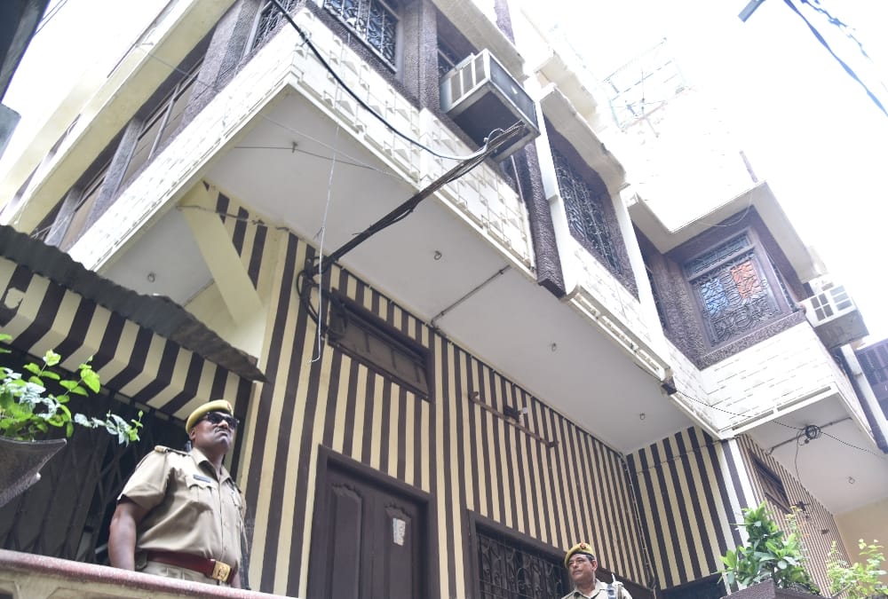 income tax raid in a businessman's place in lucknow.
