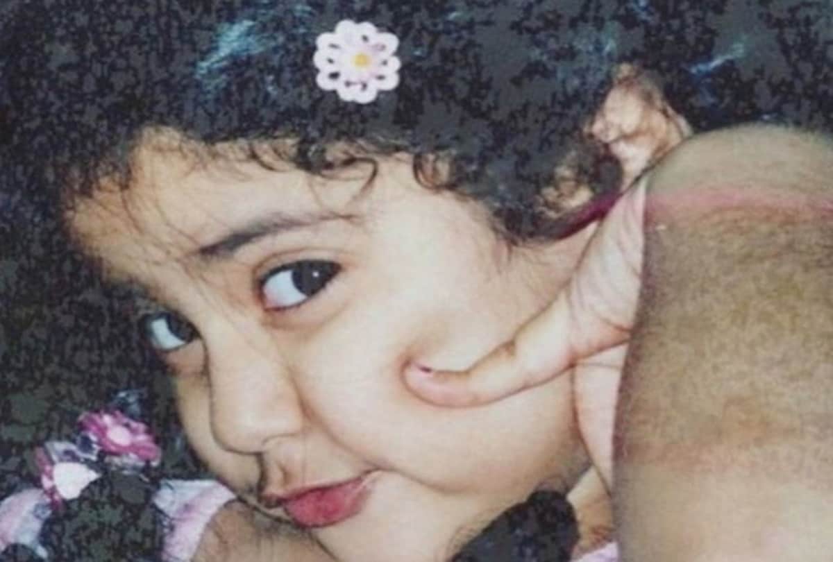 Throwback thursday picture of sridevi daughter janhvi kapoor 
