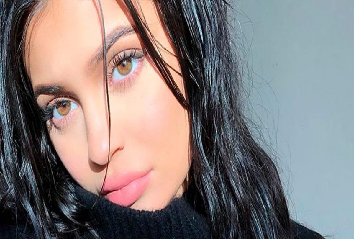 Know Why people donating money to actress kylie jenner 