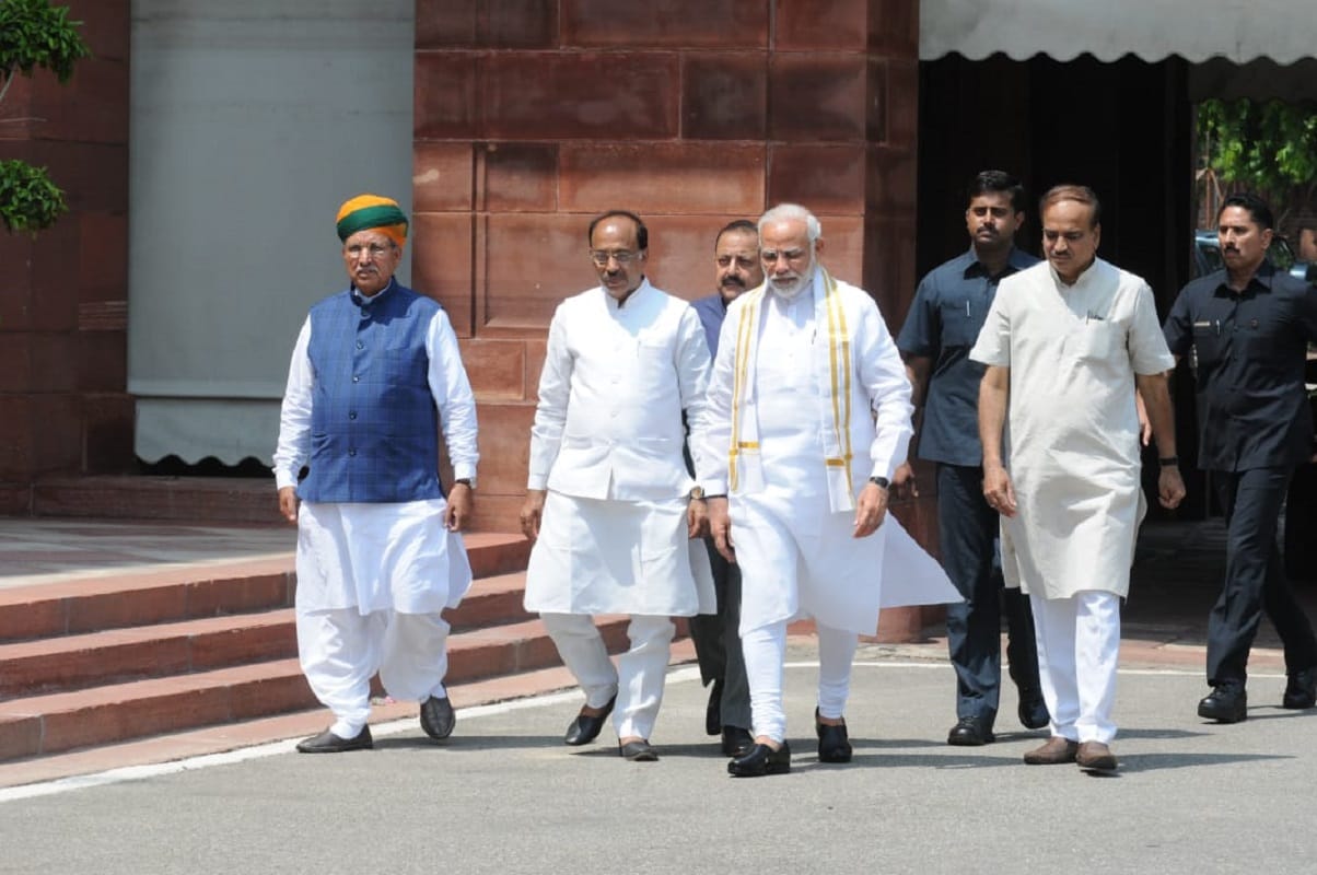 live: monsoon session PM narendramodi said Discussion on various important issues necessary