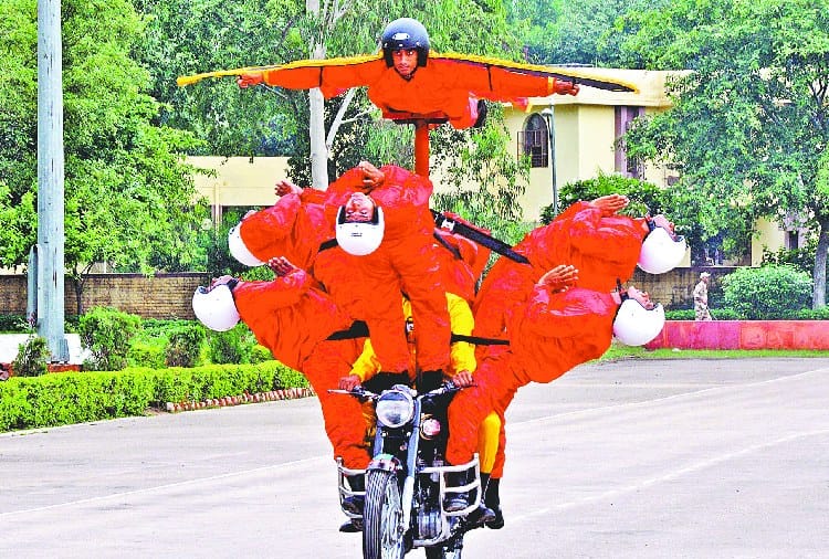 Indian Army Soldiers Perform Motorbike Stunts in Passing Out Prade