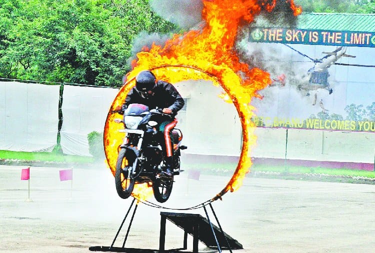 Indian Army Soldiers Perform Motorbike Stunts in Passing Out Prade
