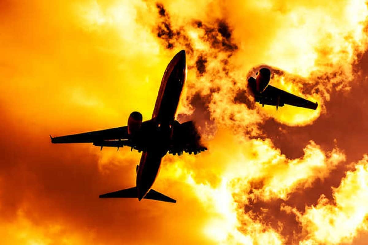 5 people died in airplane crash in Italy