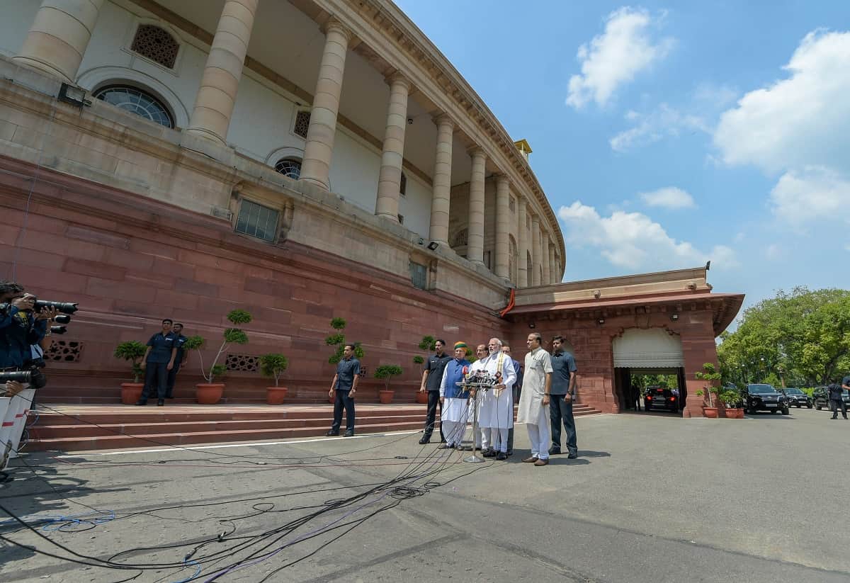 PM modi, Sushma Swaraj and Home Minister Rajnath Singh arrive in Parliament 