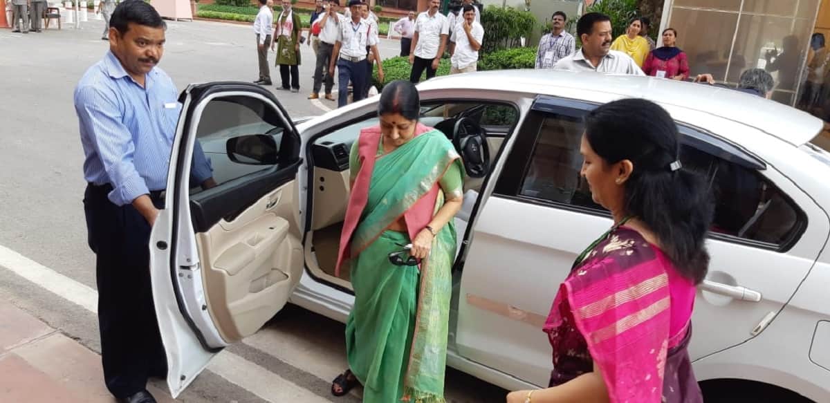 PM modi, Sushma Swaraj and Home Minister Rajnath Singh arrive in Parliament 