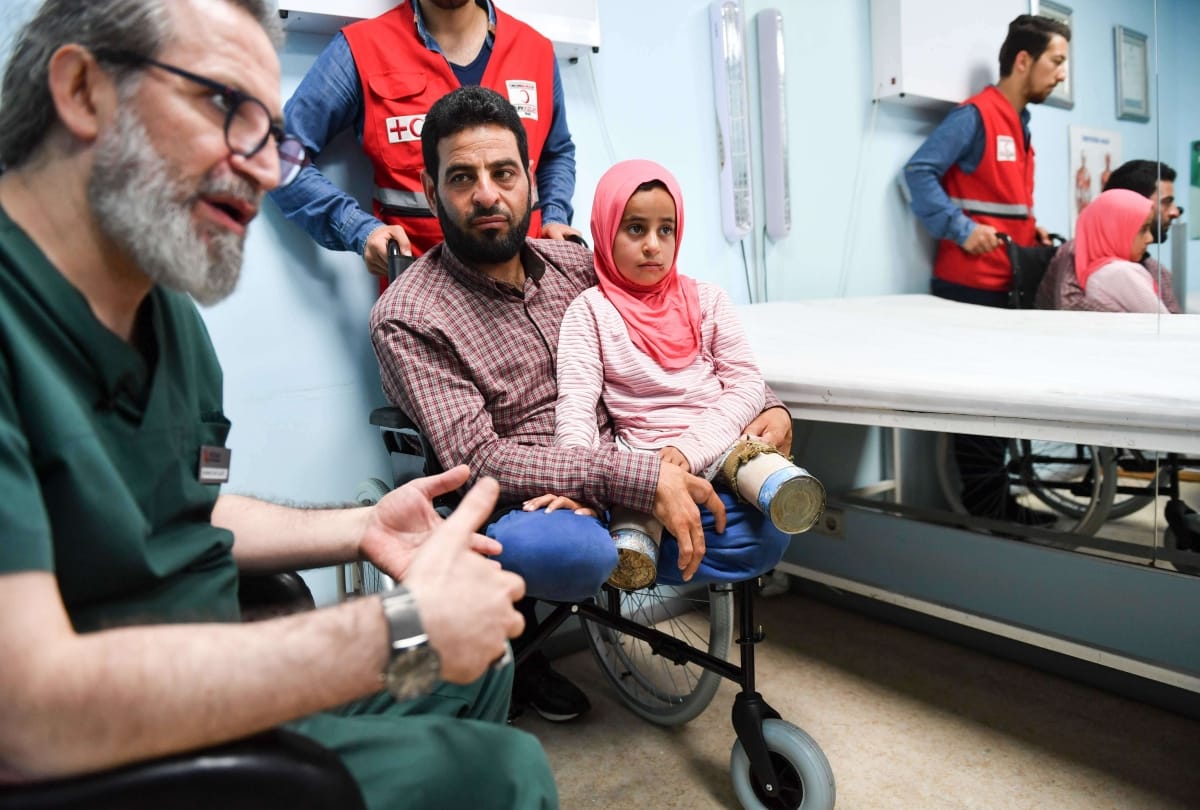 eight years old girl who used tin cans for legs in northern syria 