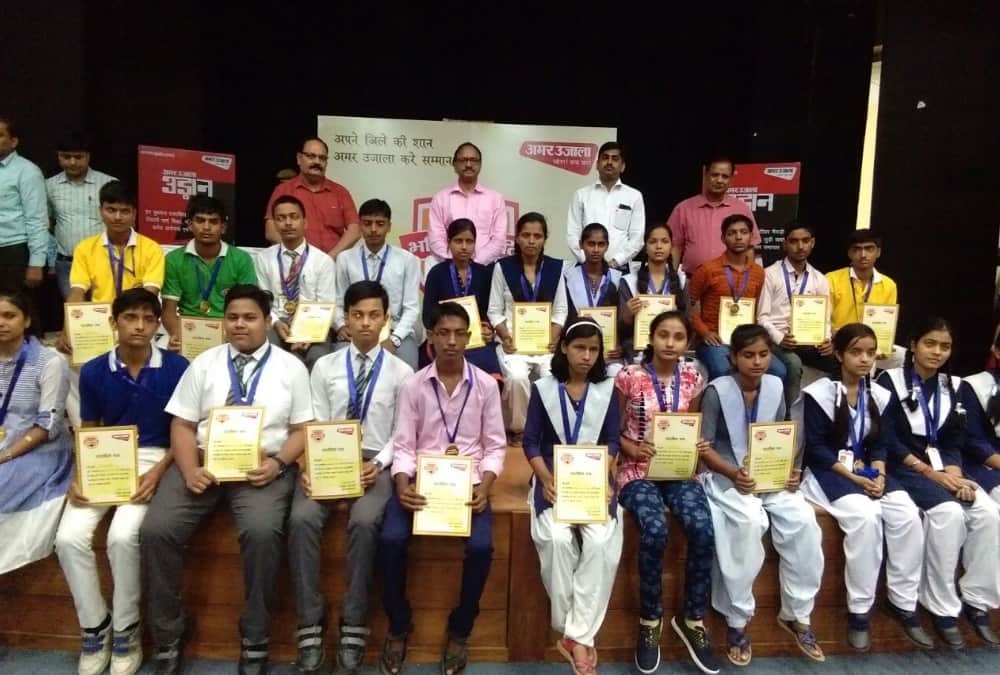 toppers honoured in ambedkarnagar.