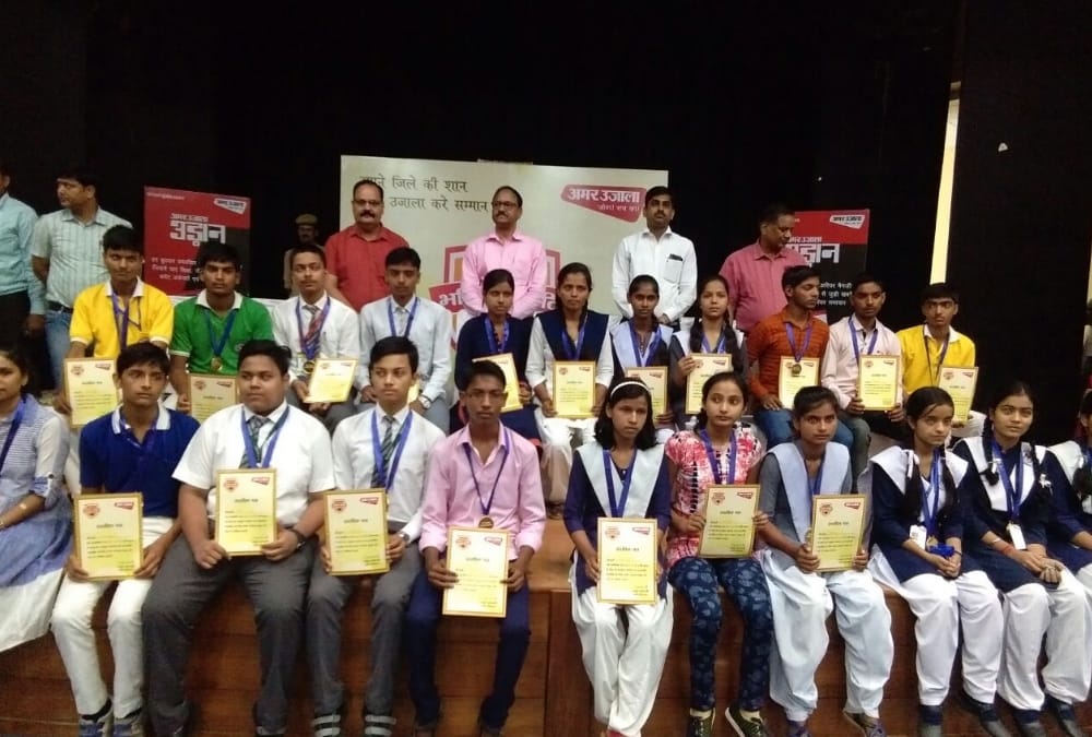 toppers honoured in ambedkarnagar.