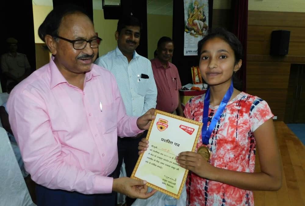 toppers honoured in ambedkarnagar.