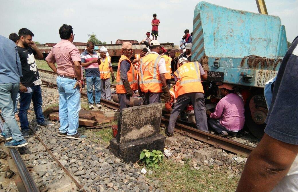 Goods train derailed in ghazipur