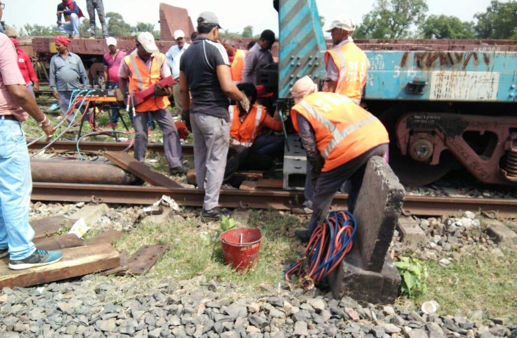 Goods train derailed in ghazipur