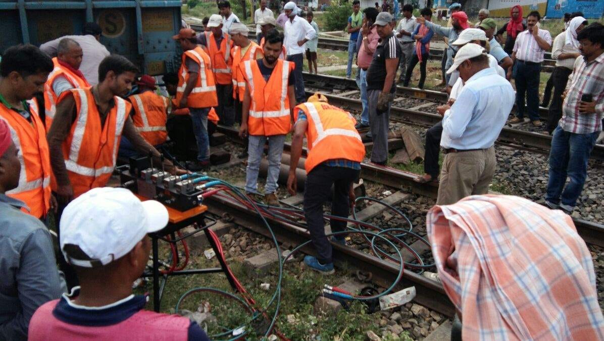 Goods train derailed in ghazipur