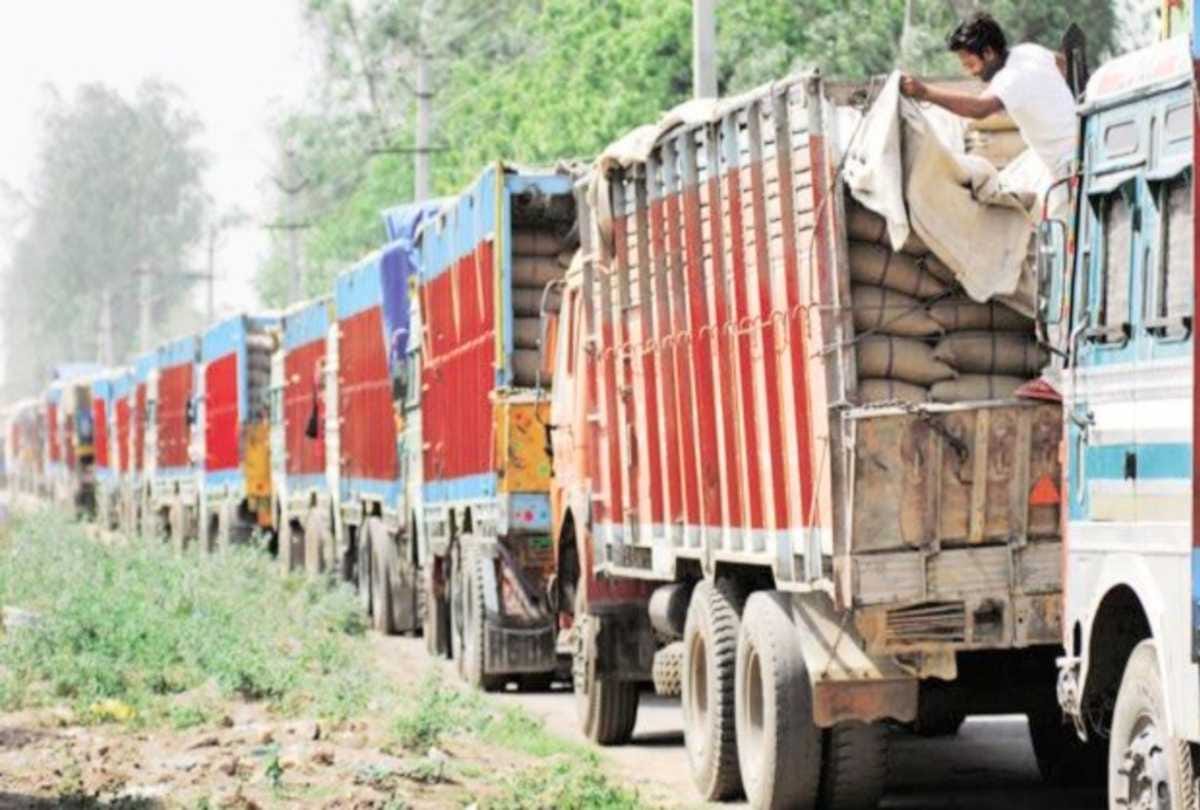 Truck Operators Union Ultimatum to Haryana Government to take back 10 Year old  Policy