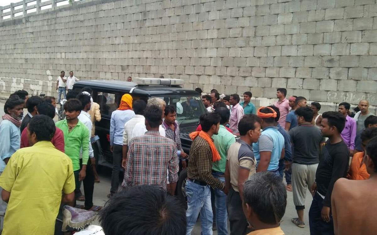 Twelfth class girl student killed in road accident in varanasi