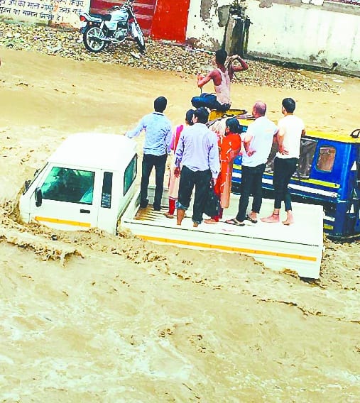  Floods in Shakambhari, pilgrims stranded between river