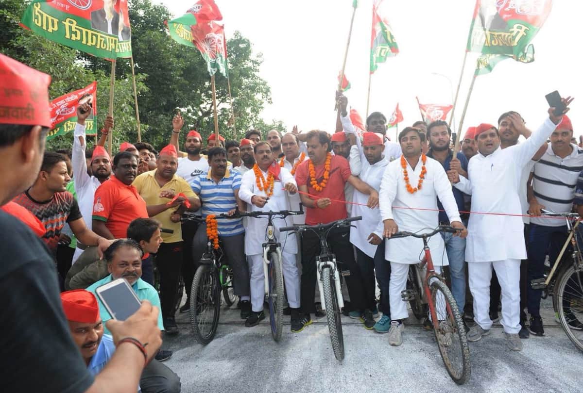 samajwadi worker inaugurated pipra ghat over bridge in lucknow