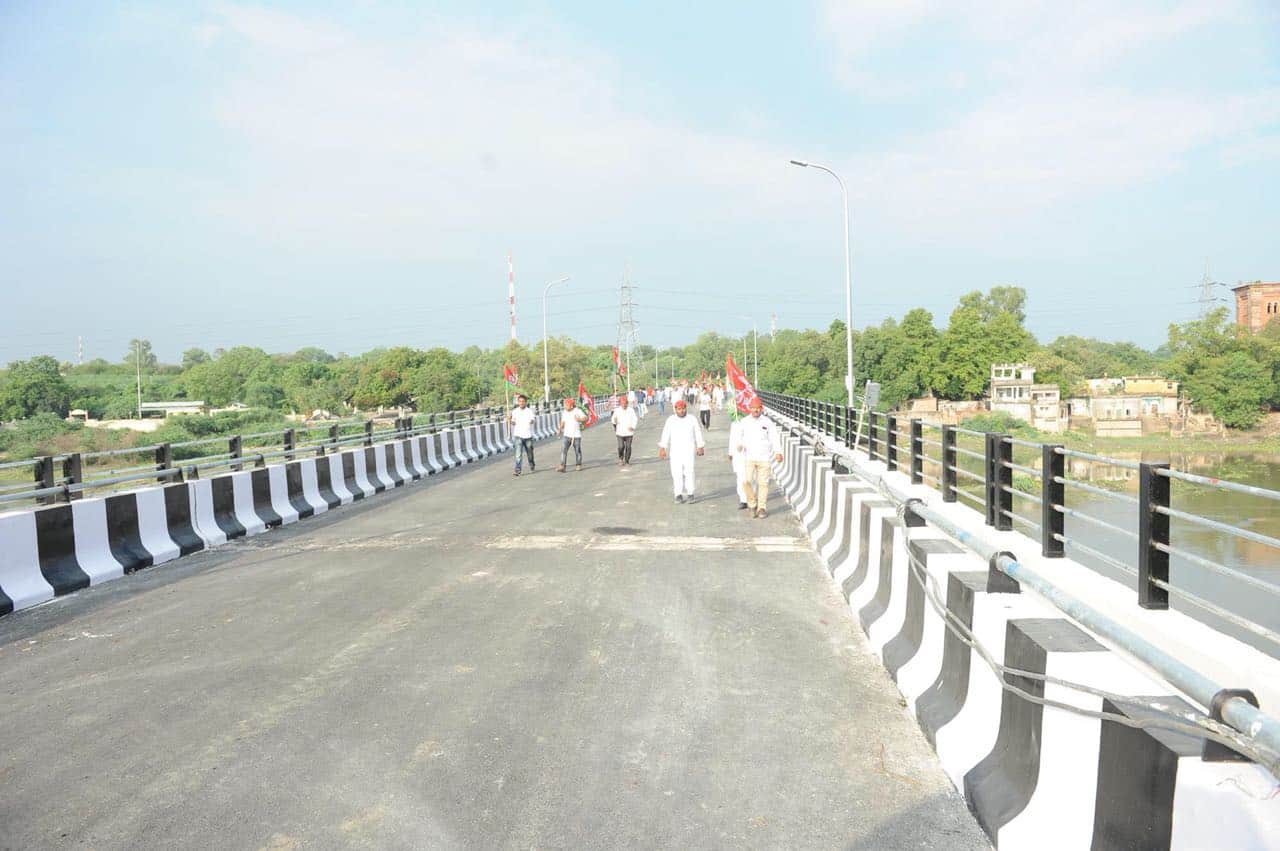 samajwadi worker inaugurated pipra ghat over bridge in lucknow