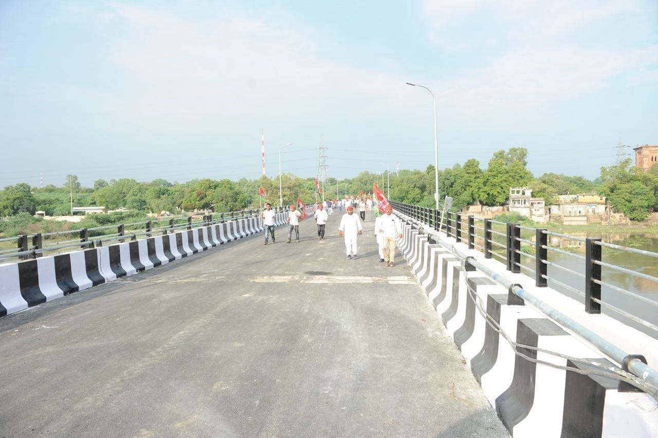 samajwadi worker inaugurated pipra ghat over bridge in lucknow