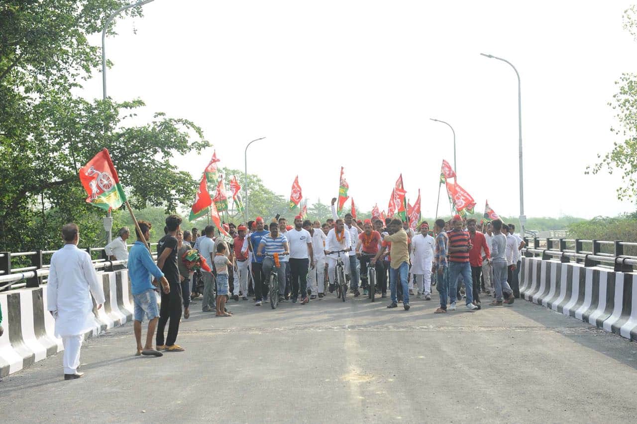 samajwadi worker inaugurated pipra ghat over bridge in lucknow