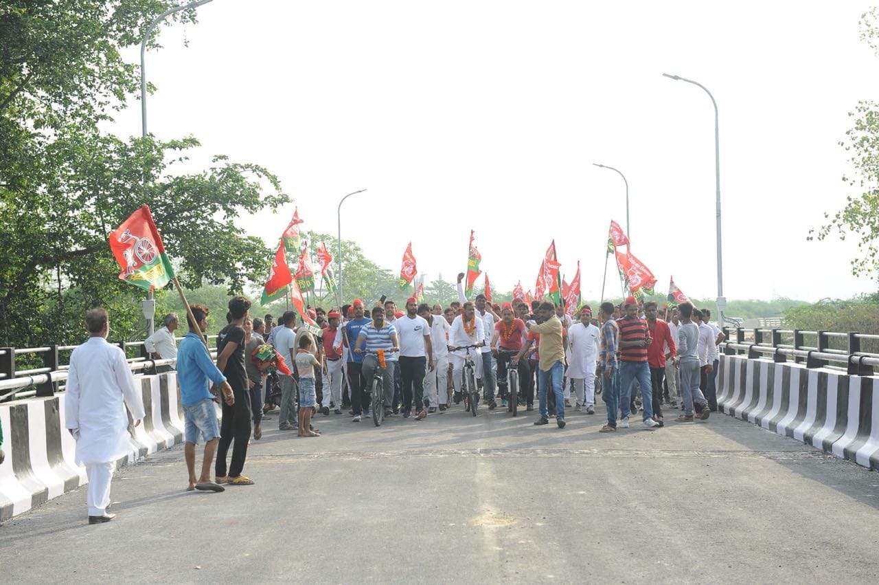 samajwadi worker inaugurated pipra ghat over bridge in lucknow