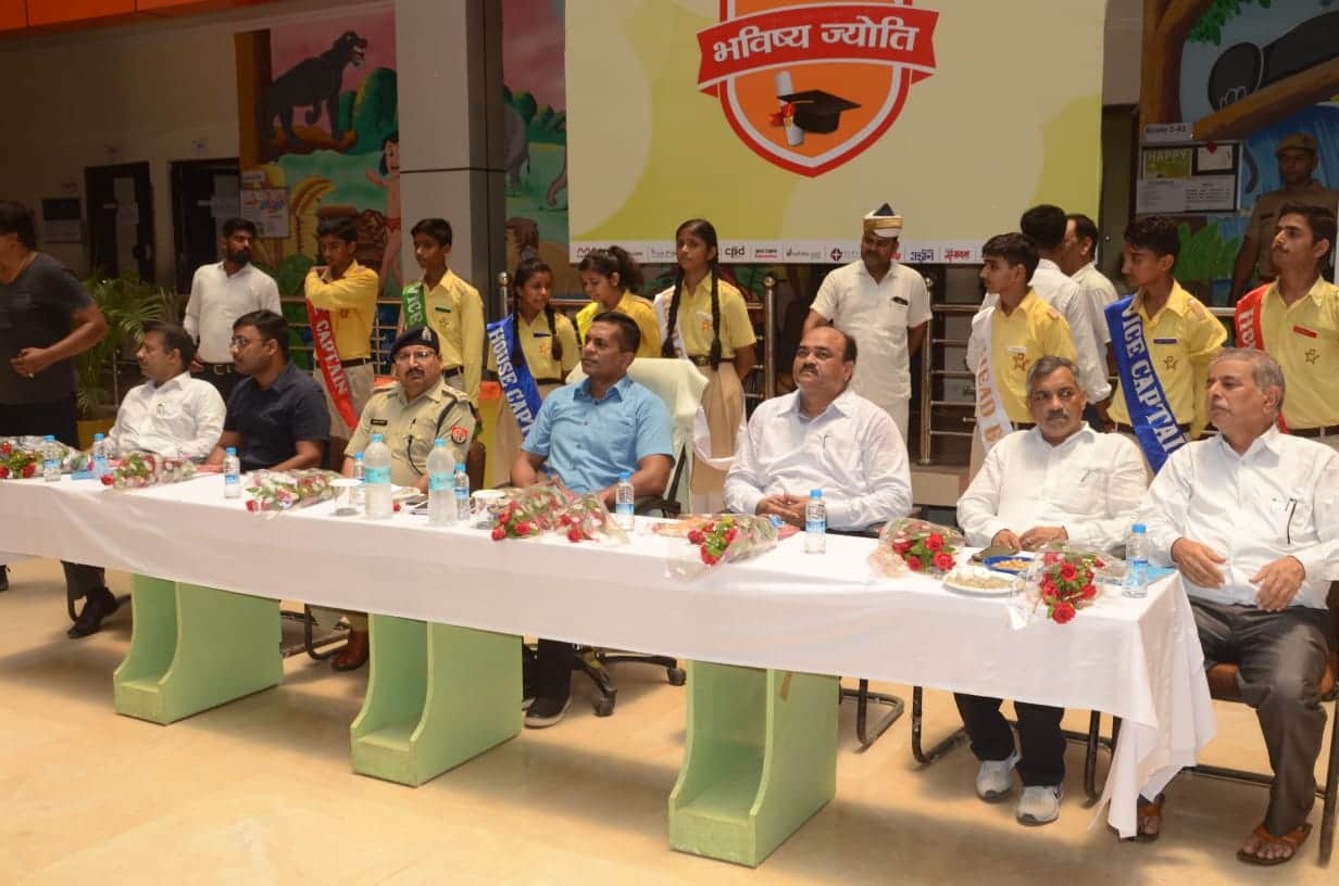 meritorious student honored in amar ujala bhavishya jyoti programme